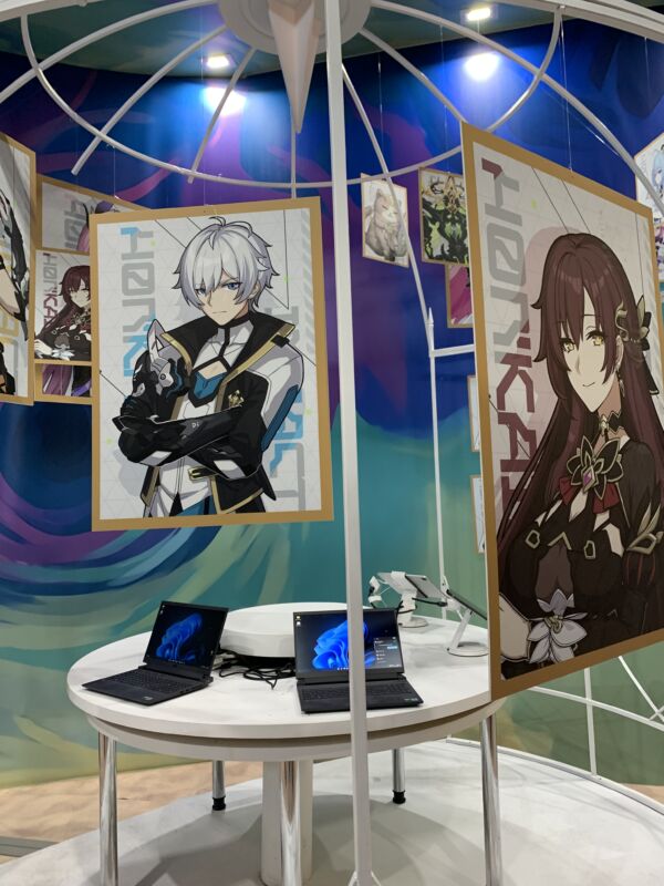 Stand Honkai à la Japan Expo - vue 5